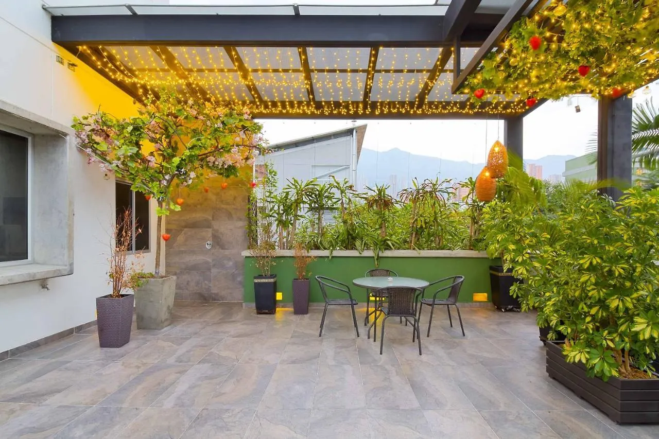 Camelot Apartahotel Medellín Colombia